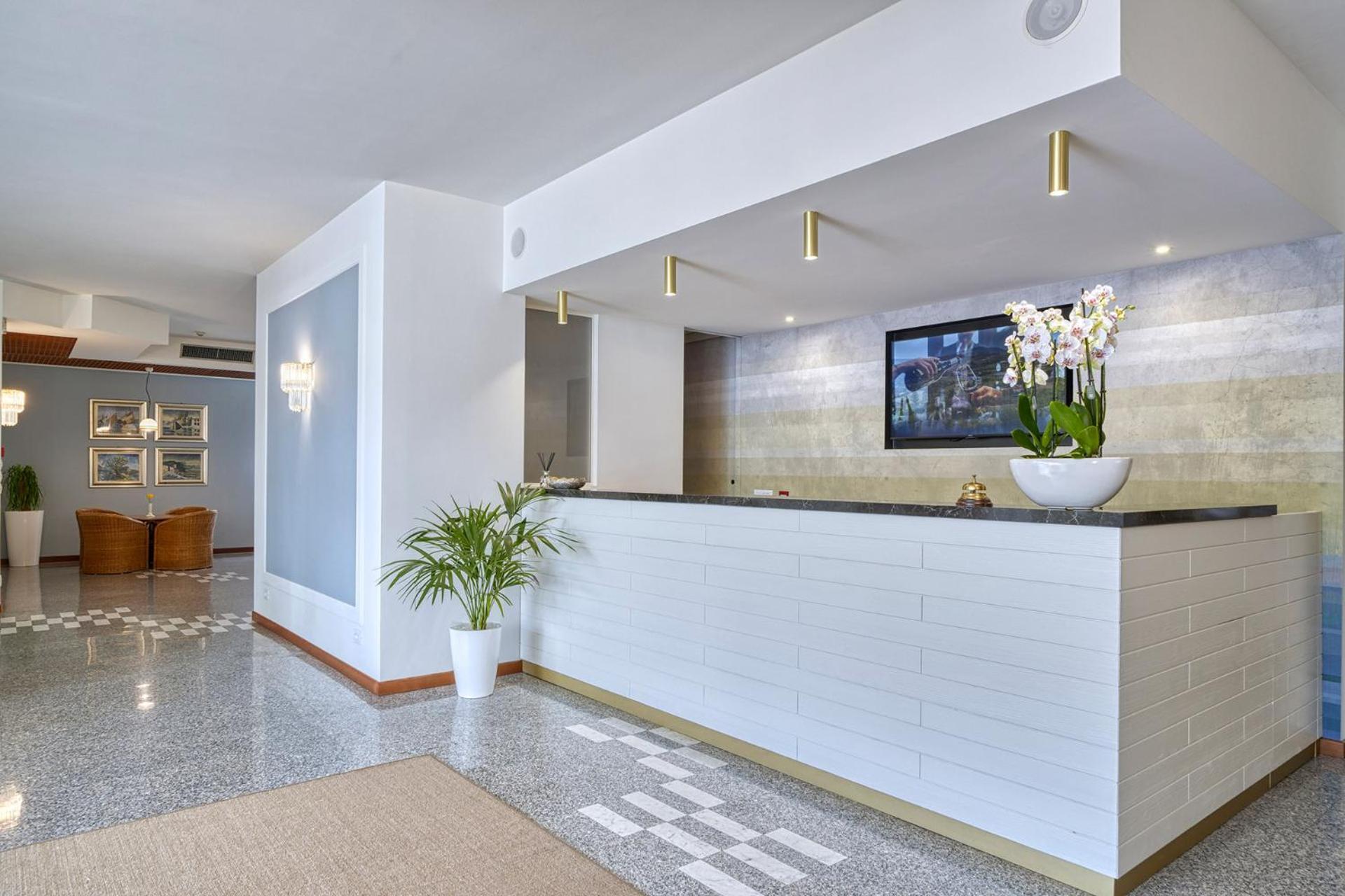 Sky Pool Hotel Sole Garda Garda  Ngoại thất bức ảnh