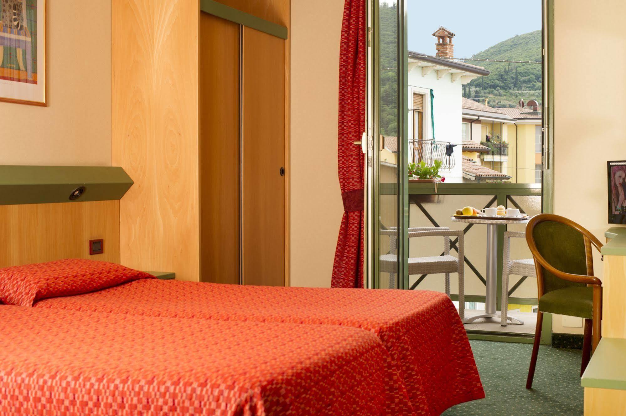 Sky Pool Hotel Sole Garda Garda  Ngoại thất bức ảnh